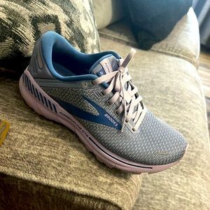 Womens Brooks Adrenaline GTS 22